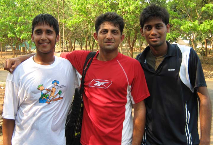 Orissa playersrs Vijay Avinandan (Right) and Chinmay Pradhan (Left) with former Davis Cupper Nitin Kirtane in Bhubaneswar on March 16, 2010.