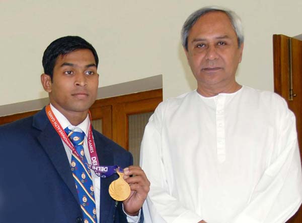 Weightlifter K Ravi Kumar with Chief Minister Naveen Patnaik in 2010.