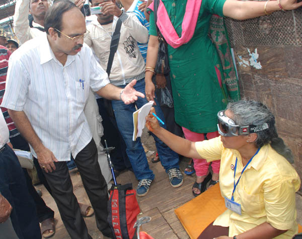 Everest conqueror Kalpana Das begging alms before Jagannath Temple in Puri on May 25, 2011 in protest  against not getting a government job.