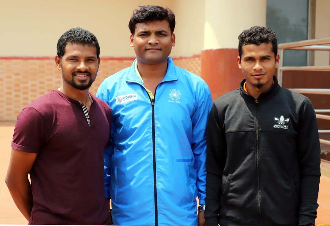 Odisha hockey stars Birendra Lakra (L) and Shilanand Lakra (R) with technical official Nisan Jyoti Mohanty at BP Airport in Bhubaneswar on 1st April 2019 on their return home from Ipoh, where India won the silver medal in the 28th Sultan Azlan Shah Cup Tournament.