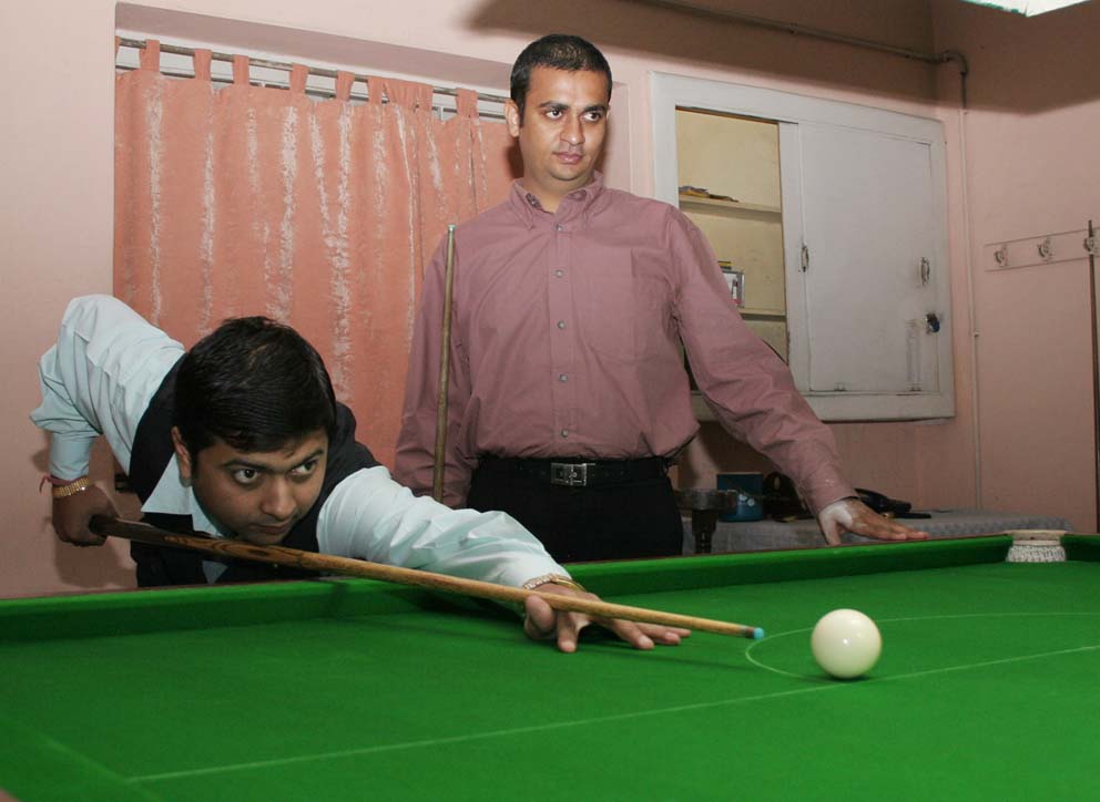 Siddharth Sen (Left) aims for a putt while opponent Mehul Rathor waits for his turn in the opening senior match of the State Billiards Championship in Bhubaneswar on September 26, 2008.