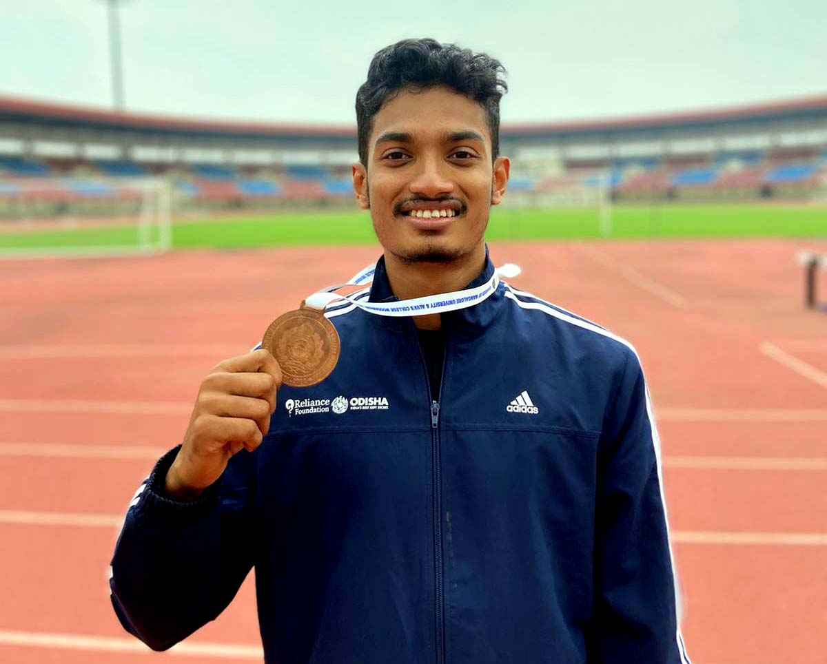 Odisha high jumper Swadhin Majhi with the bronze medal he won at the 81st All-India Inter-University Athletics Championship for Men in Mangalore on 5th January 2022.