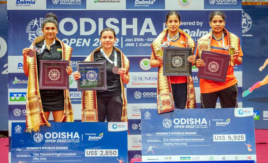 Odisha Open womens doubles champions Gayathri Gopichand Pullela-Treesa Jolly (Right) and runners-up Sanyogita Ghorpade-Shruti Mishra in Cuttack on 30th January 2022.