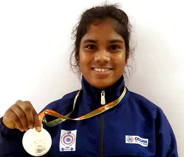 Odisha lifter Mina Santa (A) poses with her silver medal at the Khelo India Women National Ranking Weightlifting Tournament (Phase-2) in Modinagar, Ghaziabad, Uttar Pradesh on 29 October 2022.