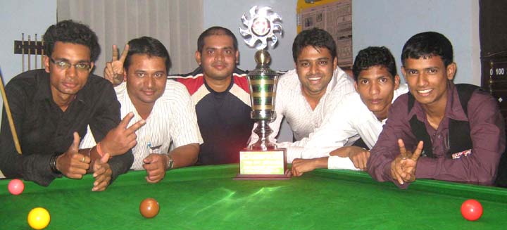 Bhubaneswar team with the Twin City Snooker Challenger Trophy in Bhubaneswar on Feb 23, 2009.
