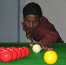 <b>Wasim Khan </b>attempts a putt at the CSA All-Orissa Open Snooker Tournament in Bhubaneswar on April 19, 2009.