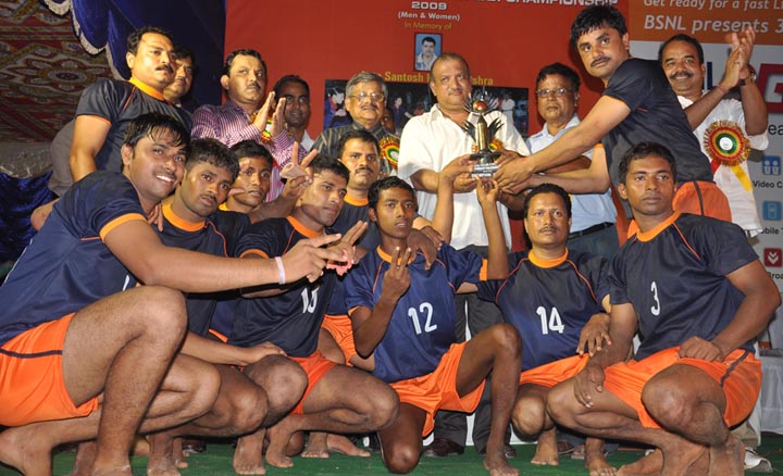 CRRI team receives men`s champion trophy at the State Kabaddi Championship in Bhubaneswar on <b>May 30, 2009.