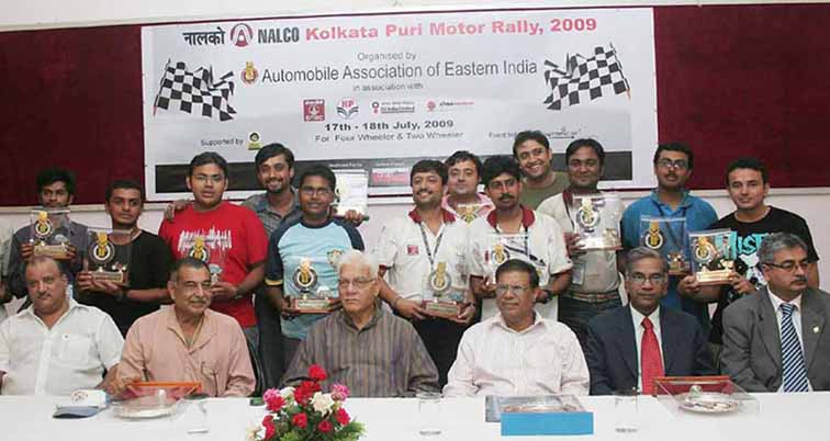 Prize winners and guests at the closing function of the Kolkata-Puri Motor Rally in Rajbhawan, Bhubaneswar on<b> July 19, 2009.