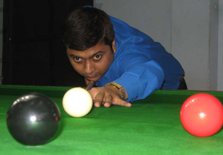 </b>Siddharth Sen </b>in action at the Orissa State Senior Snooker Championship in Bhubaneswar on <b>August 5, 2009.