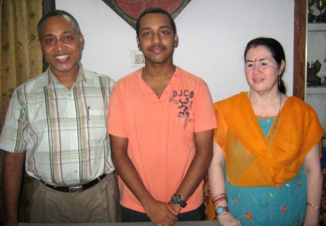 Anwesh Upadhyaya with his father Netajee Upadhyaya and mother Jayashree Upadhyaya in Bhubaneswar on <b>September 11, 2009.