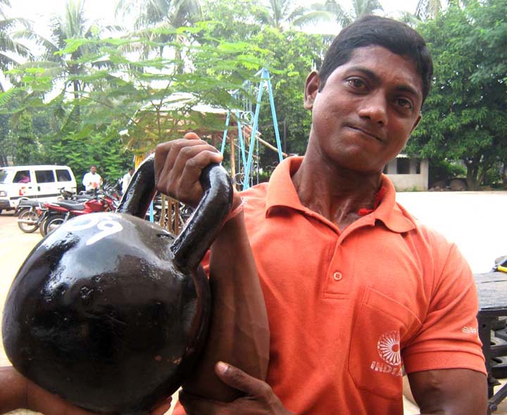 Orissa powerlifter <b>Pradip Patra </b>shows his power in Bhubaneswar on <b>Sept 16, 2009.
