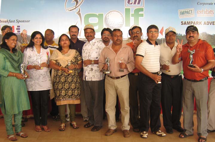 Prize winners and guests at the CII Eastern Region Golf Tournament in Bhubaneswar on <b>Oct 31, 2009.