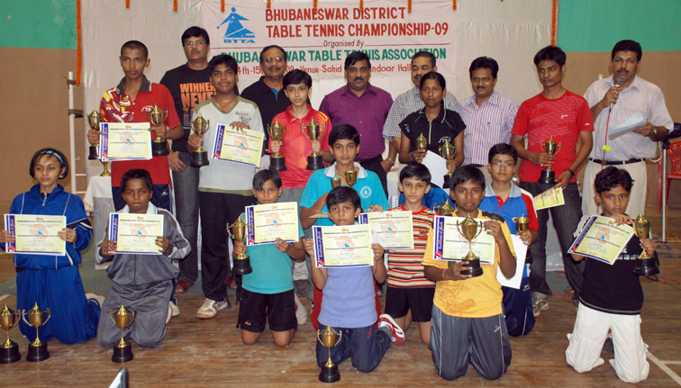 Prize winners, guests and officials of the 21st Bhubaneswar District Table Tennis Championship on <b>Nov 15, 2009.