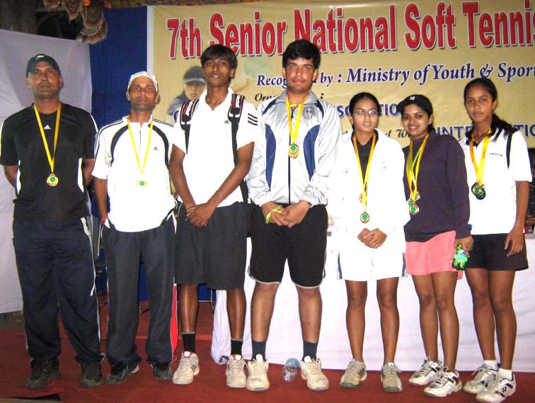 Gold medal winners of the 7th Senior National Soft Tennis Championship in Bhubaneswar on <b>Nov 19, 2009.