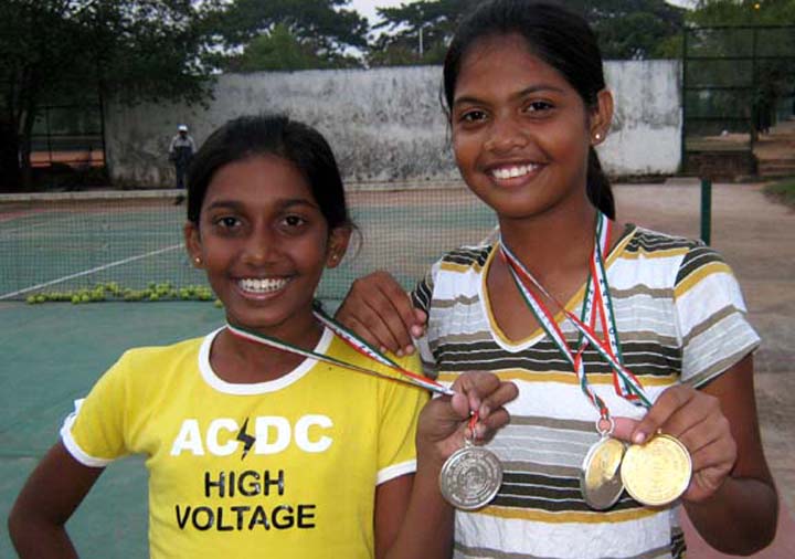Komal Vishakha (Left) and Abhilipsa Rath display their KVS National medals in Bhubaneswar on <b>Nov 22, 2009.