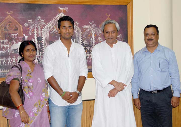 India spinner Pragyan Ojha (2nd from left) and his parents with Orissa Chief Minister Naveen Patnaik at Bhubaneswar in 2009.
