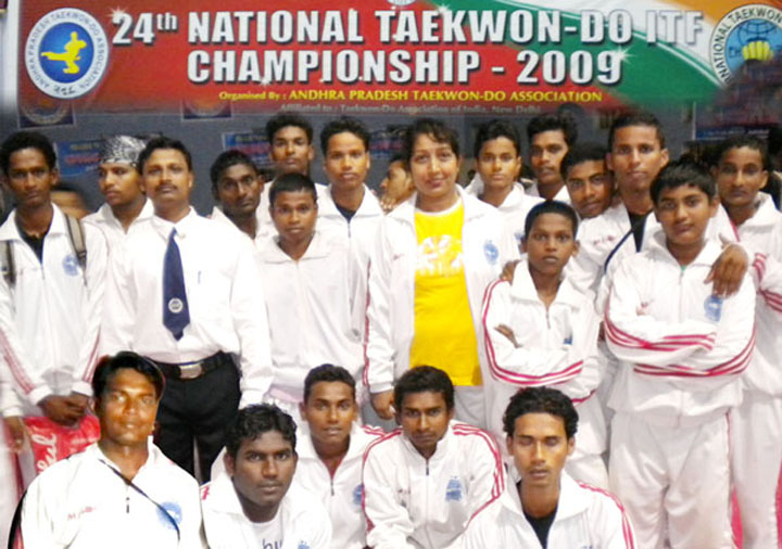 Medal winning Orissa squad at the ITF National Taekwon-do Championship in Kakinada (AP) on <b>December 30, 2009.
