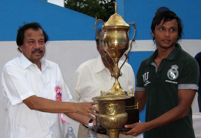Chintan Naik (R), the best men`s swimmer of the 51st State championship receives the trophy from OOA secretary Asirbad Behera in Bhubaneswar on June 7, 2010.
