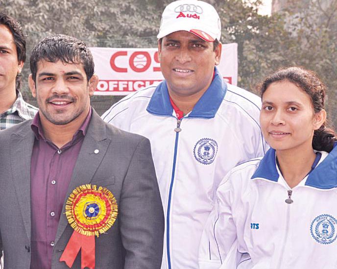 Handball coach Biswaranjan Dash (Centre) with wrestling Olympian Sushil Kumar.