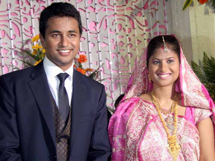 Pragyan Ojha with his wife at their marriage reception function in Bhubaneswar on May 19, 2010.