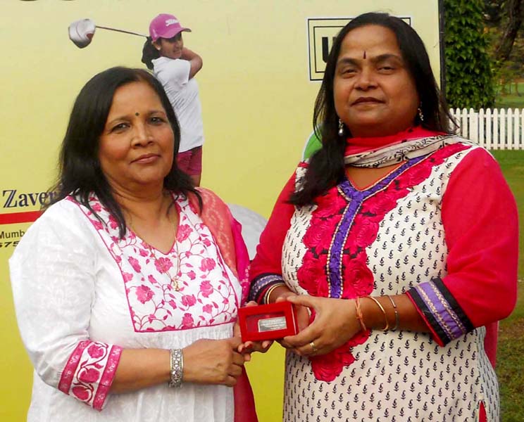 Lakhi Swain (Right) receives the runner-up prize at the BPGC Open Ladies Amateure Golf Championship from Shikha Rajkumar in Mumbai on Dec 5, 2013.