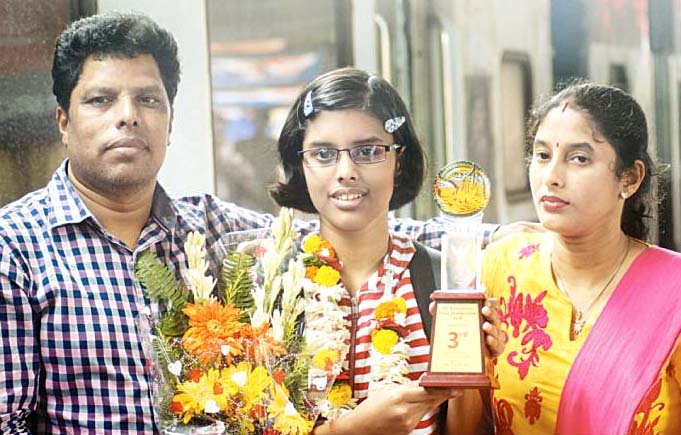 Odisha chess player Shreya Smruti Mohanty with here parents in Bhubaneswar on August 31, 2014.
