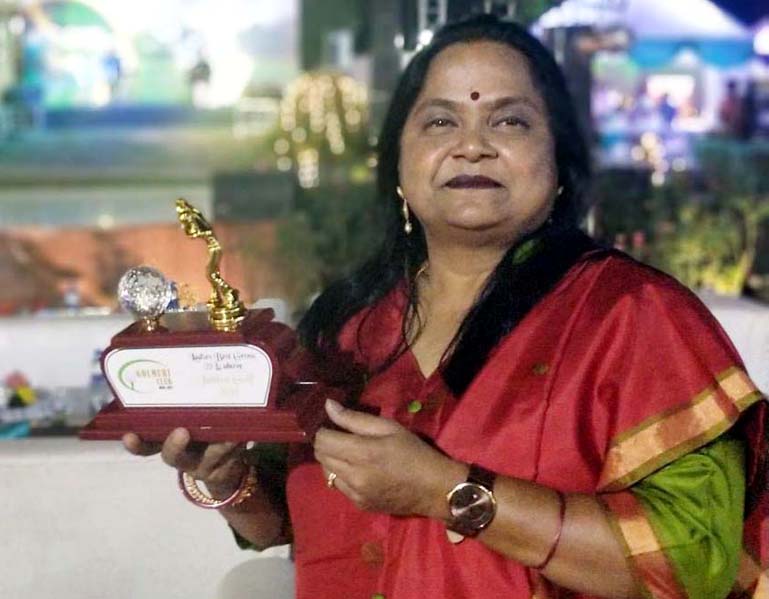 Odisha golfer Lakhi Swain with ladies best gross trophy at Jamshedpur in March, 2018