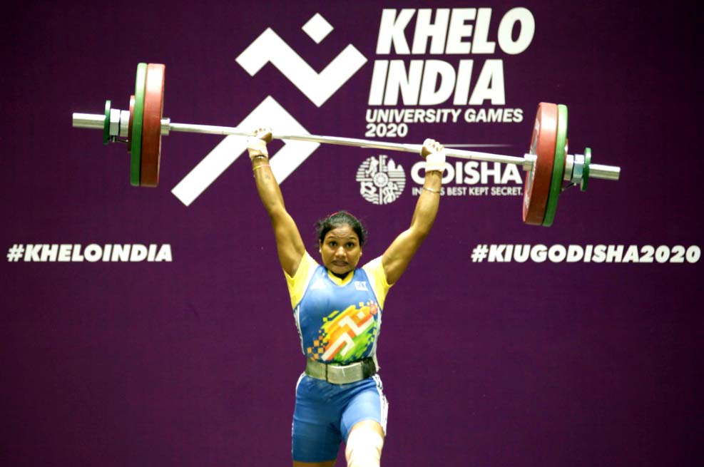 Odisha woman weightlifter Pramila Kirsani in action at the 1st Khelo India University Games in Bhubaneswar on 26 February, 2020.