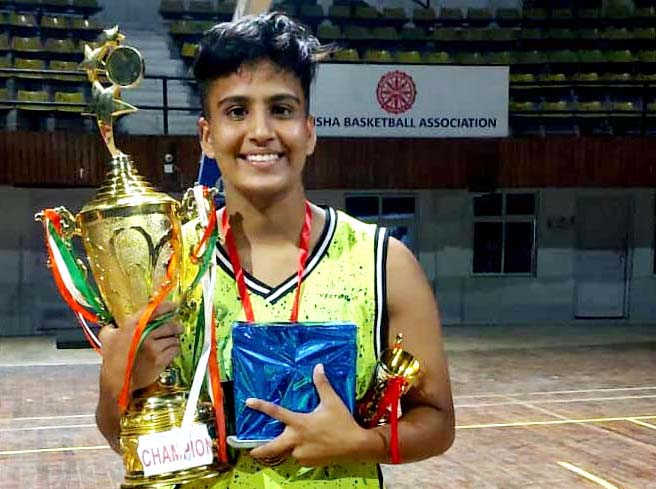 Lipramayee Satapathy with the Best female player award at the 62nd Odisha State Senior Basketball Championship at JN Indoor Stadium in Cuttack on 12 December 2021.