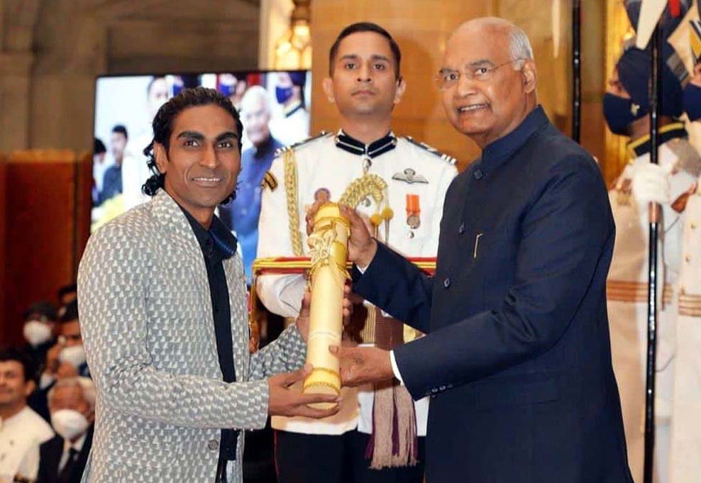 Odisha para badminton star Pramod Bhagat receives Padma Shri Award 2022 from President Ram Nath Kovind at Rashtrapati Bhavan, New Delhi on 28 March 2022.