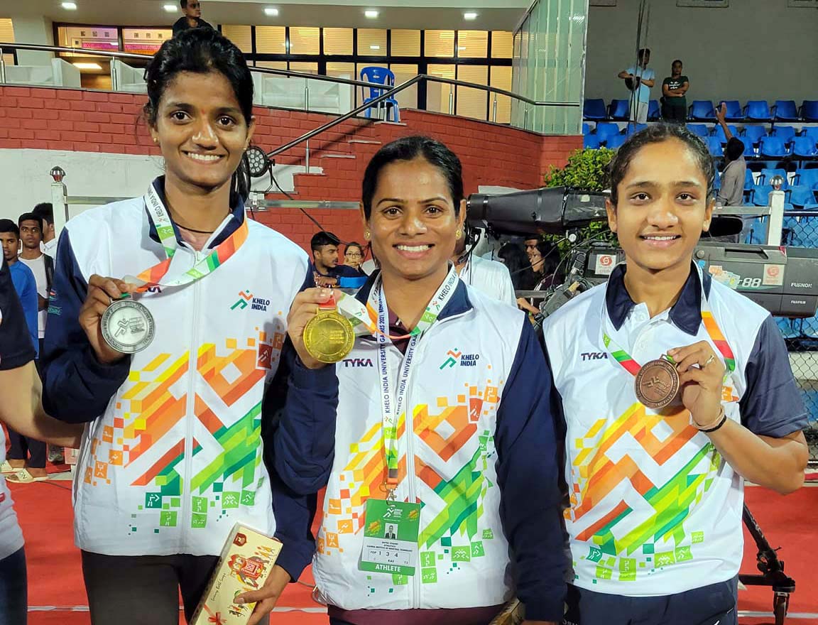 Khelo India University Games 100m gold medallist and Odisha Olympian Dutee Chand (Middle) with silver and bronze medal winners in Bengaluru on 30 April 2022.