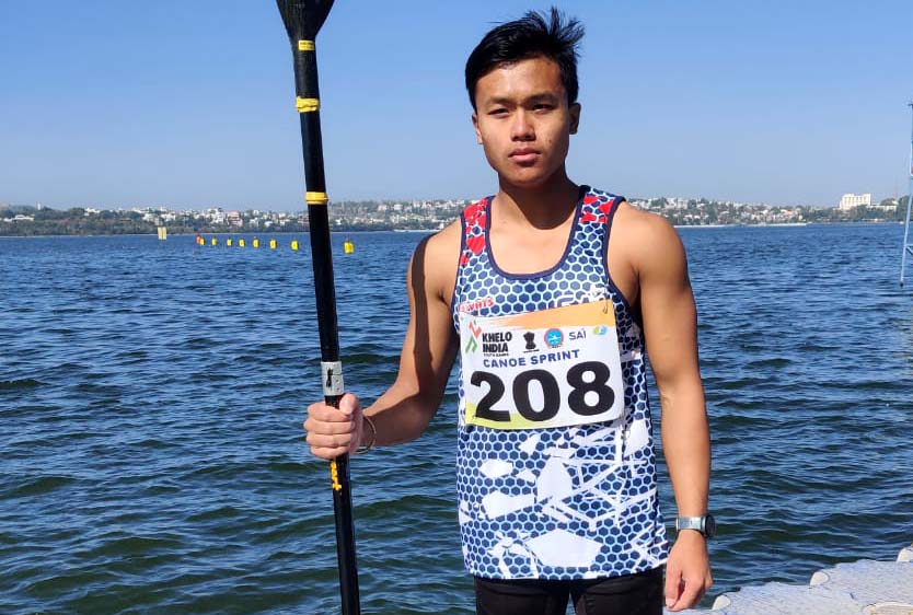Odisha paddler Tomthilnganba Ngashepam poses after winning bronze medal in canoe sprint K-1 mens 1000m at the 5th Khelo India Youth Games in Bhopal on 1 February 2023.