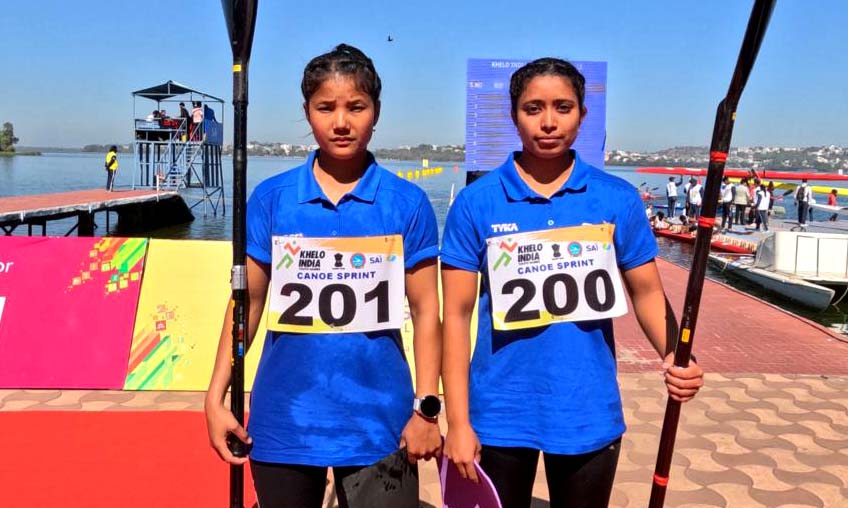 Odisha paddlers Luxmi Chanu (201) and Shruti Chougle pose after winning silver medal won Silver medal in canoe sprint K-2 womens 500m at the 5th Khelo India Youth Games in Bhopal on 2 February 2023.