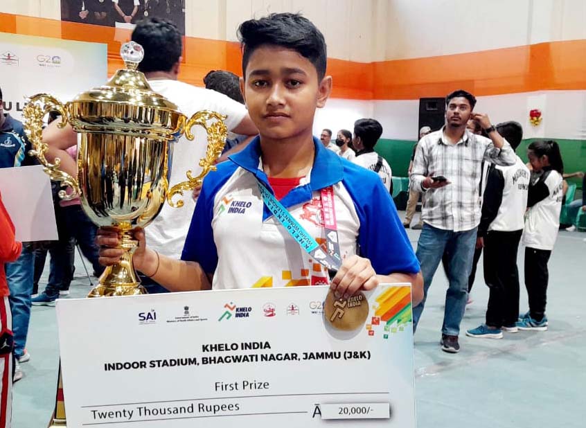 Odisha wushu player Swetarani Mahanta poses with her gold medal and trophy at the Khelo India Sub-Junior National Womens League in Jammu on 31 March 2023.
