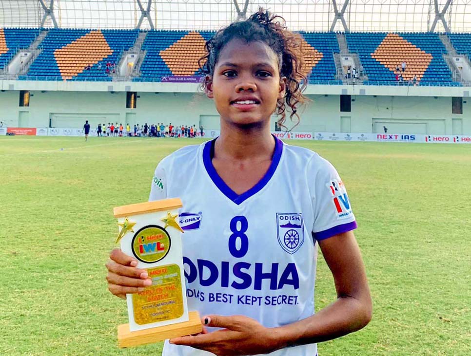 Odisha FC player Jasoda Munda poses with her IWL Player of the Match award against Sethu Madurai FC in Ahmedabad on 13 May 2023.