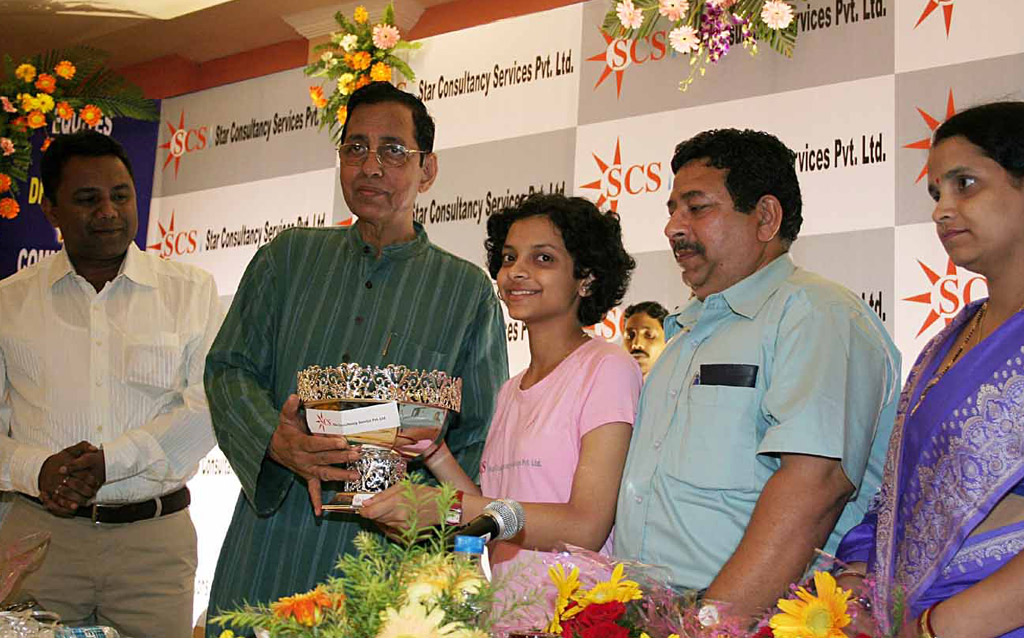 World under-14 girls` chess champion Padmini Rout (Centre) is felicitated at a function in Bhubaneswar on November 12, 2008.