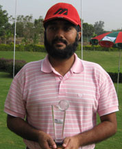Dalbir Singh with the winners trophy of the CII Eastern Region Golf Tournament in Bhubaneswar on Dec 20, 2008.