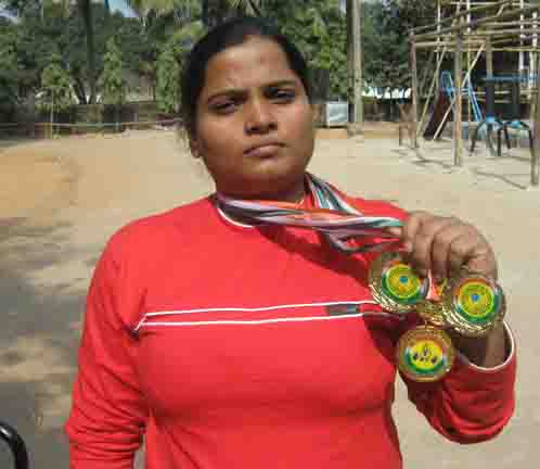Orissa powerlifter Sangeeta Singh displays her junior National gold medals in Bhubaneswar on Jan 15, 2009