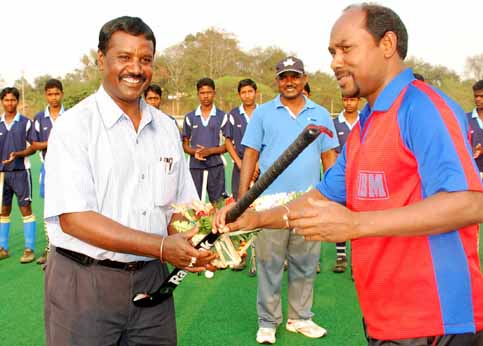 Hockey coach <b>Sylvester Toppo</b> (Left) is felicitated by Legislator and former player Gregory Minz in Rourkela.