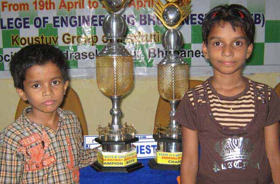 Rakesh Jena (left) and Adyasha Patnaik pose after winning titles in the State under-9 chess championship in Bhubaneswar on April 21, 2009.