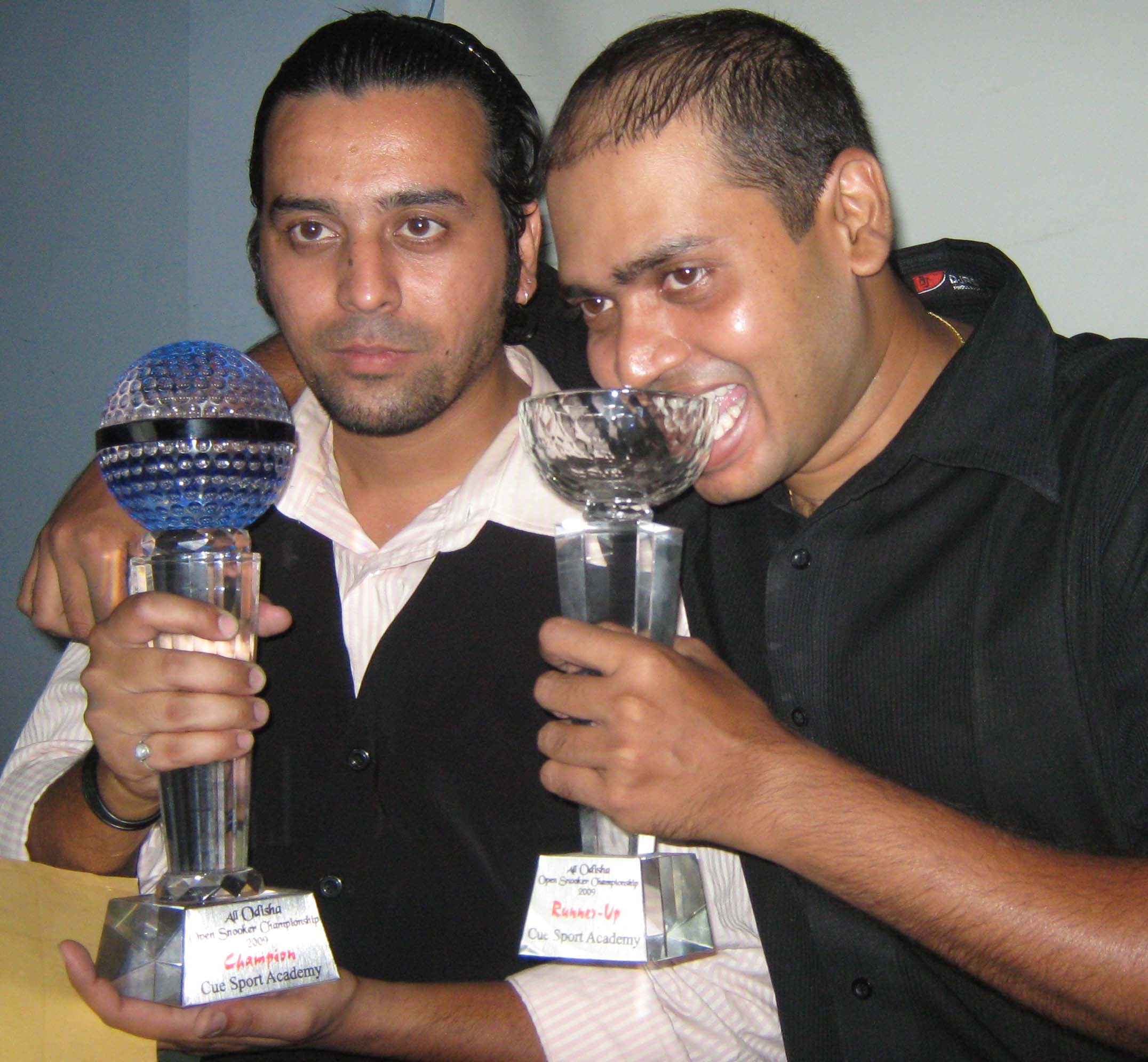<b>Jeet Kishore Das </b>(Left) and runner-up <b>Subrat Das </b>pose with their trophies at the CSA All-Orissa Open Snooker Tournament in Bhubaneswar on April 26, 2009.