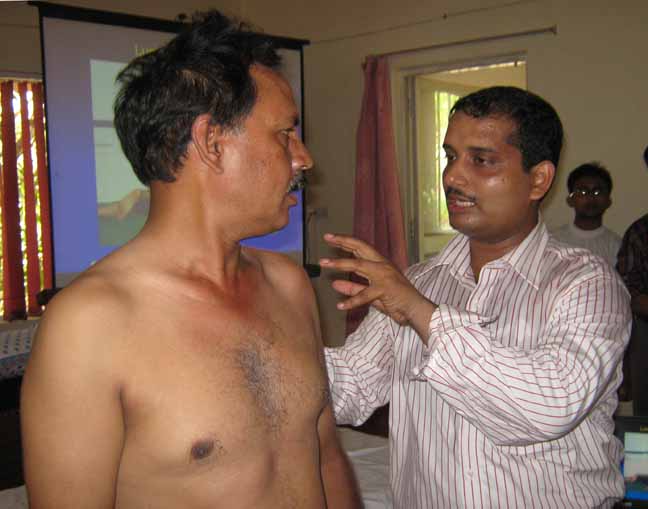 Professor Umasankar Mohanty treates lensman Shamim Qureshi at the manual therapy workshop in Bhubaneswar, <b>May 14, 2009.