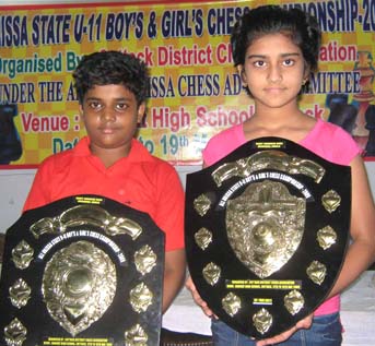 State under-11 chess champions <b>Sidhant Mohapatra </b>(Left) and <b>Pooja Senapati </b>with their trophies in Cuttack on <b>May 19, 2009.