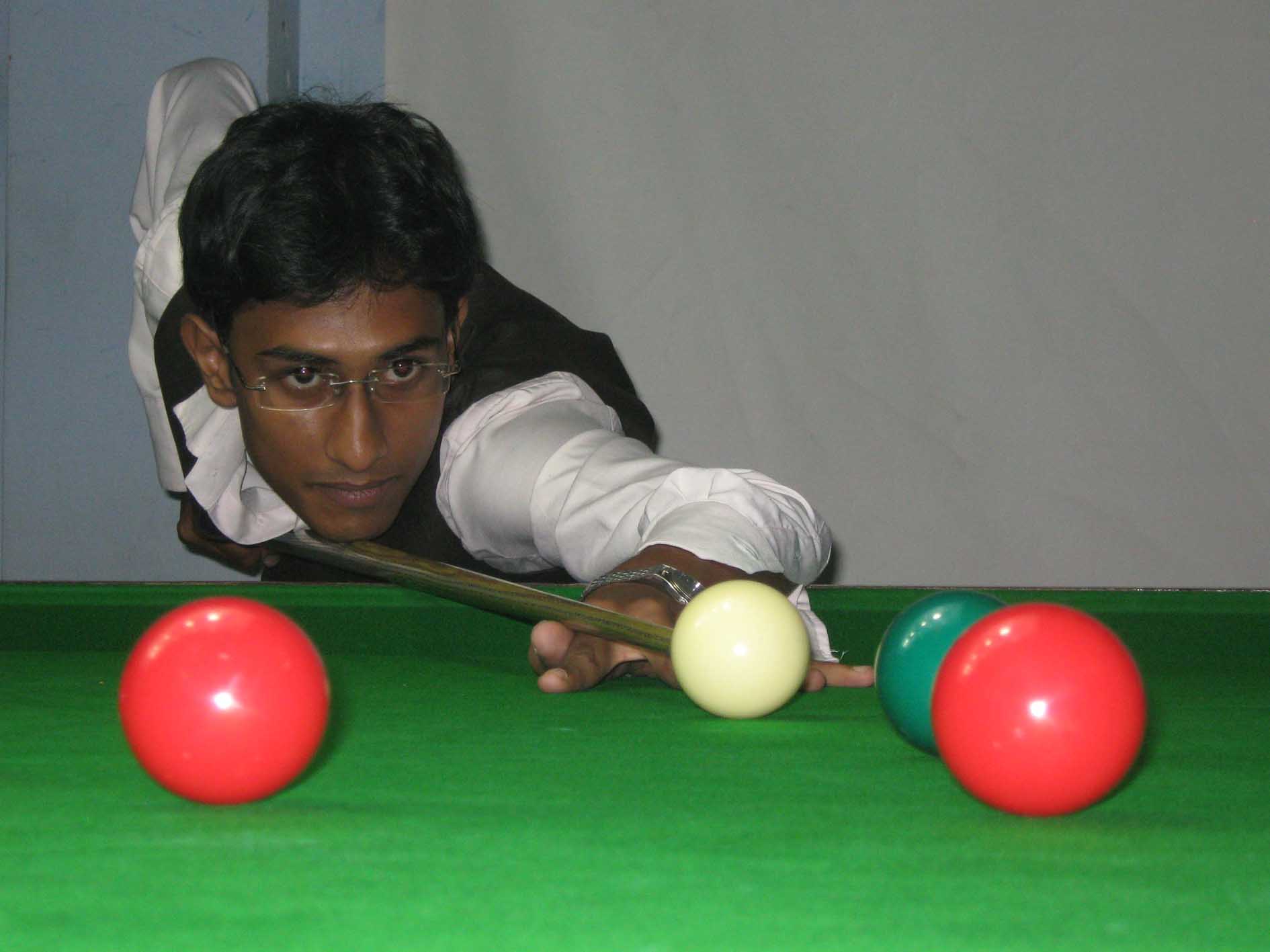 <b>Saurya Pattnaik </b>in action at the 15th State Junior Snooker Championship in Bhubaneswar on <b>July 29, 2009.