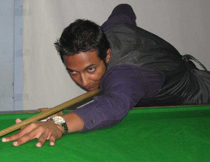 Orissa cueist <b>Jenson George </b> at the 15th State Junior Snooker Championship in Bhubaneswar on <b>July 30, 2009.