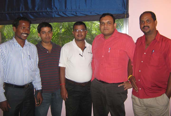 Sports journalists (L to R) <b>Niranjan Reddy, Sujit Swain, Suresh Swain and Sanjib Biswal </b>with chess organiser <b>V Tibarewal</b> (2nd from R) in Bhubaneswar on <b>Sept 25, 2009.