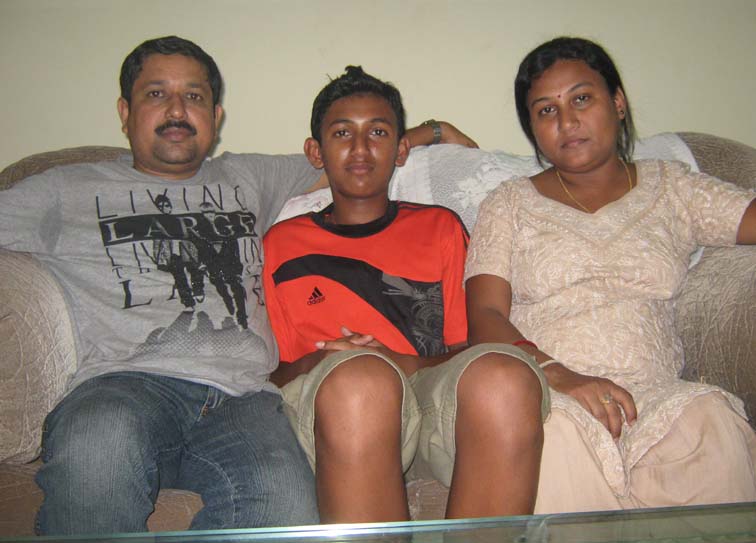 <b>Adwithiya Patnaik</b> with his parents in Bhubaneswar on <b>Oct 3, 2009.