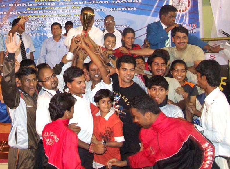 Orissa senior team lifts trophy at the National Kickboxing Championship in Bhubaneswar on <b>Oct 4, 2009.