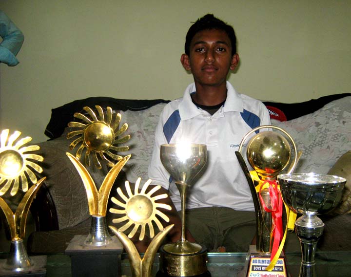 <b>Adwithiya Patnaik</b> with his trophies in Bhubaneswar on <b>Oct 3, 2009.