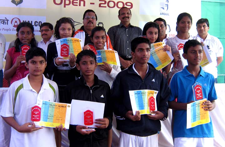 Prize winners and guests at the KDTA-AITA Talent Series Tennis Tournament at Bhubaneswar Club in Bhubaneswar on <b>Nov 12, 2009.